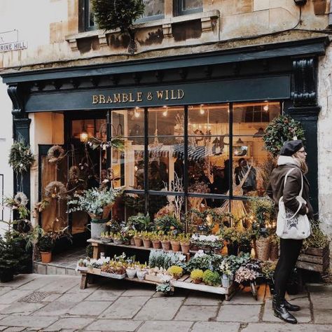 https://www.venuereport.com/roundups/30-of-the-cutest-plant-shops-around-the-world/entry/14/ Florist Shop Interior, Flower Shop Interiors, Flower Shop Decor, Tattoo Plant, Flower Shop Design, Storefront Design, Flower Store, Florist Shop, Shop Fronts