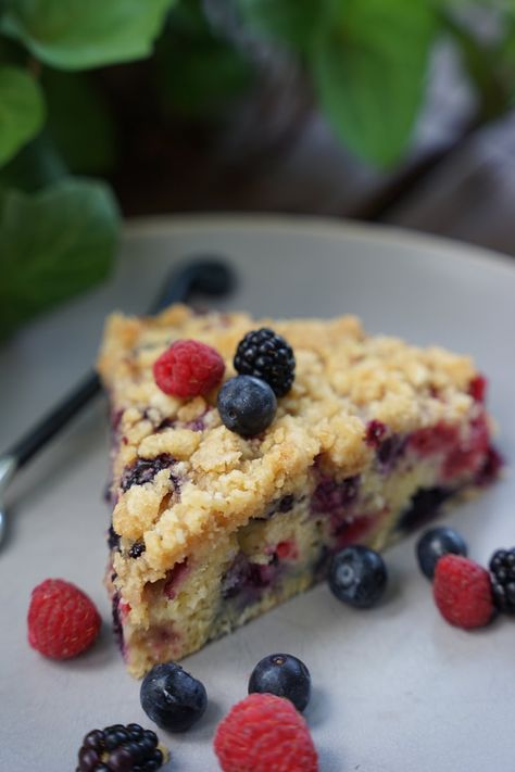 Mixed Berry Buckle - My Story in Recipes Mixed Berry Buckle Cooks Country, Fresh Mixed Berry Recipes, Frozen Mixed Fruit Recipes Desserts, Mixed Berry Recipes Desserts, Mixed Berry Cake Recipe, Berry Breakfast Recipes, Leftover Berry Recipes, Recipes Using Frozen Mixed Berries, What To Do With Leftover Berries