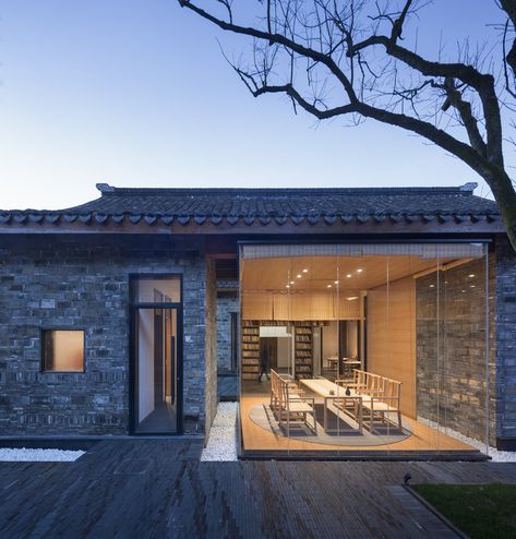 Jiangshan Fishing Village Renewal / Mix Architecture, New and Old. Image © Bowen Hou Architecture Renovation, Chinese House, Renovation Architecture, New Architecture, Asian Architecture, Modern Chinese, Chinese Architecture, Architecture Old, Glass Boxes