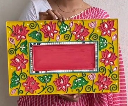 Lippan Art Design, Painted Mirror Art, Name Plate Design, Cardboard Diy, Painted Mirror, Kerala Mural Painting, Name Board, Lippan Art, Paintings Tutorials