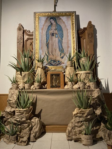 Our Lady Of Guadalupe Altar Decorations, Virgin Mary Altar Decoration, Altar Para La Virgen Ideas En Casa, Altar Para La Virgen Ideas, Lent Decorations For Church, Catholic Wall Decor, Altar Catholic, Home Altar Catholic, Church Altar Decorations