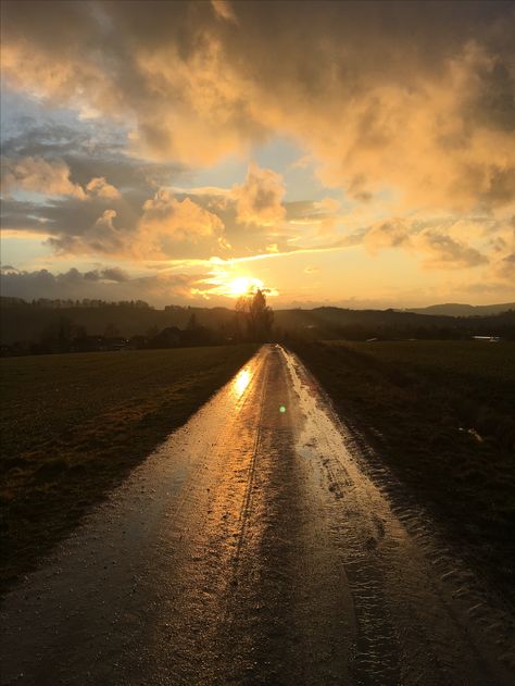 Sun After Rain, Sky After Rain, Rainy Road, Rainy Day Aesthetic, Day Aesthetic, After Rain, Sky Pictures, Look At The Sky, After The Rain