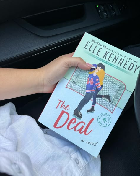 The Deal by @ellekennedy33 🤍 ⭐️⭐️⭐️⭐️⭐️ 🌶️🌶️🌶️ As someone who has never read a hockey romance or has had any interest in hockey, i am ready to buy a jersey and make my way to arenas 🥅 🏒 🧊🥵 I absolutely loved this book, it got me out of my slump and i read it in less than 24hrs so you know it was good! Hannah Wells makes a deal with Garrett Graham (college hockey superstar), she tutors him and in return he helps her by faking interest in her in order to make her crush jealous…. that is unt... The Deal Book Aesthetic, Hockey Books Romance, Crush Jealous, The Deal Book, The Deal Aesthetic, Hockey Romance Books, Hockey Books, Garrett Graham, Hannah Wells