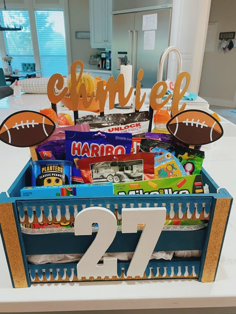 Baskets For Football Boyfriend, Football Buddy Basket, Bleacher Babe Gifts, Gift Basket Football Theme, Football Boo Basket, Game Day Basket For Boyfriend Basketball, Hoco Gift Basket, Football Player Basket Ideas, Senior Night Football Basket Ideas