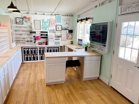 She Shed Craft Room Ideas, Craft Shed Ideas, Craft She Shed, She Shed Interior Ideas, She Shed Craft Room, She Shed Office, She Shed Interior, Sewing Shed, Office Craft Room Combo