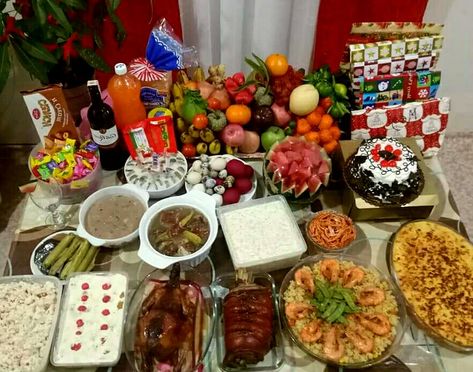 Filipino Table Setting, Filipino Christmas Food Noche Buena, Noche Buena Filipino Christmas Eve, New Year Food Ideas Filipino, Filipino New Year, Filipino Christmas Food, Pinoy Christmas Food, Filipino Christmas Recipes, Paskong Pinoy