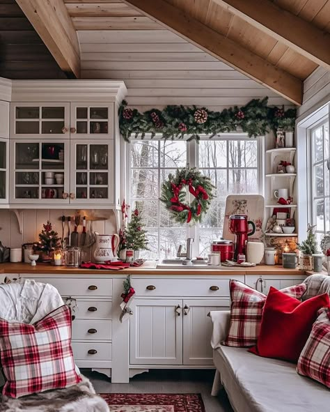 Christmas Ideas For The Kitchen, Aesthetic Christmas Decor Kitchen, Christmas Decor Over Kitchen Cabinets, Dining Room Holiday Decor, Kitchen Ideas For Christmas, Home Holiday Decor, Holiday Decor Kitchen, Dining Room Christmas Decorations, Christmas In The Kitchen