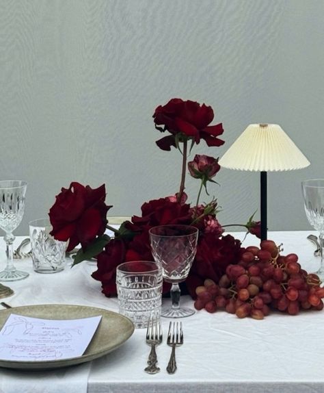 Carnation Table Decor, Romantic Red Wedding Decor, Red Dinner Aesthetic, Pomegranate Table Setting, Moody Tablescape Dinner Party, Moody Valentines Decor, Wedding Florals Burgundy, Red Roses Tablescape, Anemone Table Arrangement