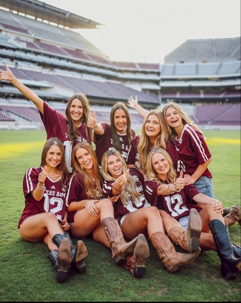 Aggie Gameday Outfit, Tailgate Photoshoot, Pictures To Recreate With Friends, Ring Dunk, Texas A And M, College Announcements, Texas Aesthetic, A&m Football, Graduation Pictures Poses