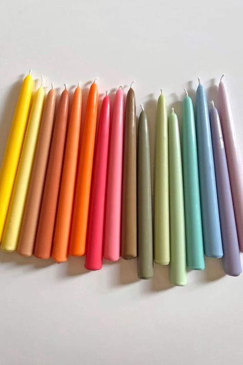 Diy Taper Candles, Draw A Candle, Colored Taper Candles, Beeswax Candles Diy, Candles At Home, Diy Dinner, Arte Aesthetic, Church Candles, Witch Candles