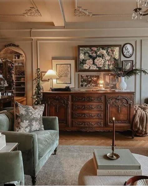 Romantic Academia Living Room, Antique Home Living Room, Antique Inspired Living Room, Victorian Living Room Aesthetic, Old Money Style Living Room, Historic Home Living Room, Antique Apartment Aesthetic, English Countryside Interior Design, Traditional Vintage Living Room