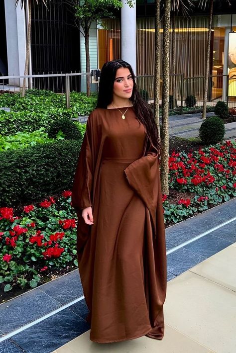 Morocco Outfits, New Abaya Style, Chocolate Butterfly, Silk Abaya, Butterfly Abaya, Eid Outfit Ideas, Abaya Dresses, Abaya Outfit, Trend Outfit