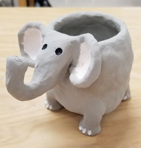 Elephant Planter Diy, Pinch Pot With Feet Ideas, Clay Pinch Pots Animals, Animal Pinch Pot Ideas, Pinch Pot Animals Ceramics, Pinch Pot Ideas Ceramics Animals, Pinch Pot Animal, Zoomorphic Pottery, Slab Pottery Ideas For Beginners