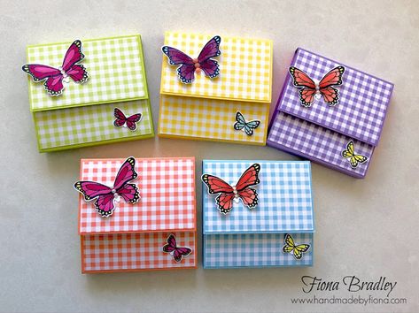 Handmade by Fiona: Sticky Note Holders with Butterflies Sticky Note Crafts, Diy Notebooks, Post It Holder, Note Pad Holder, Post It Note Holders, Notes Craft, Note Holders, Craft Show Ideas, Sticky Note