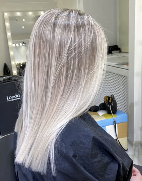 Ice Blonde Long Hair, Ice Blonde Babylights, Platinum Blended Roots, Icy Blonde Hair 2023, Platinum Blonde With Dark Root Smudge, Ash Blonde Balayage On Blonde Hair, Platinum Blond Balayage, Blonde Ice Hair, Ice White Hair Icy Blonde Highlights