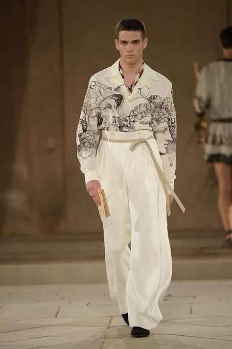 Ra Aesthetic, Bombshell Fashion, Ropa Upcycling, State Of Consciousness, 2019 Couture, High Fashion Men, Menswear Runway, Dolce E Gabbana, Couture Collection