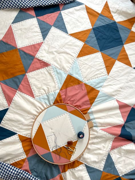 The Sawtooth Star quilt-along (beginner friendly but everyone’s invited :-) — Joz Makes Quilts Easy Hand Quilting, Sawtooth Star, Quilting Hoops, Stars Background, Quilting 101, Solid Quilt, Quilting Stencils, Start Quilting, Cute Quilts