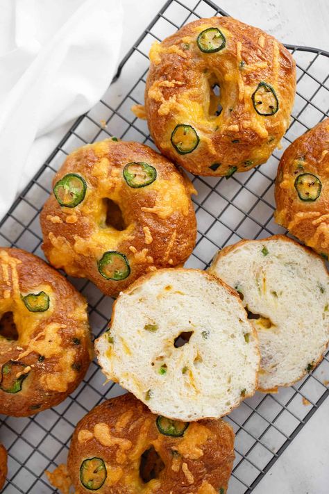 Jalapeño Cheddar Bagels Jalapeno Bagels Recipe, Jalapeno Cheddar Bagel Recipe, Cheddar Bagel Recipe, Cheddar Bagels, Bagel Recipe Easy, Bagels Recipe, Bagel Bread, Plain Bagel, Cheese Bagels