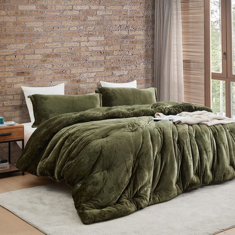 PRICES MAY VARY. Size: Alaskan King Comforter - 120"W x 120"L, (4) King Sham - 20" x 36" x 2" Flange - Weight approx. 34 lbs Material: Both sides feature our Me Sooo Comfy material in Winter Moss (Green), consisting of a short coral fleece Construction: Thick 800GSM Grade A microfiber inner fill for a warm and cozy comfort Important Information: A super plush comforter set with an ultra thick inner fill, for both soft comfort and sleek style from your bedding Care Instructions: Machine Washable Oversized King Comforter, Fleece Bedding, Oversized Comforter, Green Comforter, Earthy Bedroom, Warm Bedroom, Twin Xl Comforter, King Comforter Sets, Queen Comforter Sets