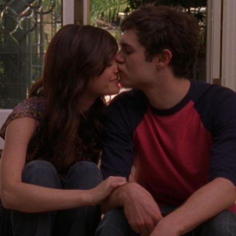 Seth Cohen And Summer, Cohen And Summer, The Oc Show, Nose Kiss, Summer The Oc, Seth Summer, Seth And Summer, Oc California, 2000s Men