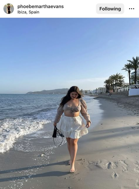 Mid Size Beach, Mid Size Beach Outfit, Mid Size Bodies, It Girl Summer, Pear Body, Pear Body Shape, Beach Vacay, Love Your Body, Style Muse