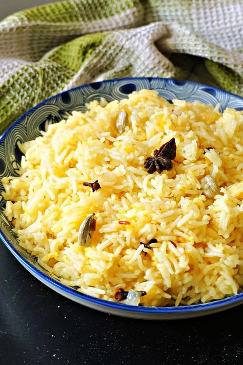 Pilau Rice with basmati rice, saffron, cardamom, cinnamon, star anise and cloves, a beautifully fragrant side dish that is the perfect accompaniment to any Indian or Middle Eastern feast. It's incredibly easy and quick to make, and it can rival any restaurant or take away pilau rice. Easy Pilau Rice Recipe, Star Anise Rice, Indian Pilau Rice Recipe, Indian Pilau Rice, Middle Eastern Rice Recipes, Fancy Sides, Pilau Rice Recipe, Basmati Rice Pilaf, Pilaf Rice