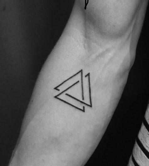 Arm Tattoo Designs, Tatuagem Masculina Pequena, Triangle Tattoos, Wrist Tattoos For Guys, Simple Tattoo Designs, Tattoos Geometric, Inspiration Tattoos, Arm Band Tattoo, Tattoo Designs For Men