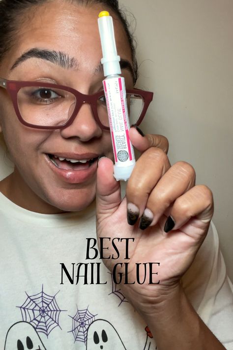 Here is the nail glue I swear by for my press on nails. My press on nails easily last 7-10 days without any lifting. Warning: this nail glue sets QUICKLY. Press On Nails Prep, Glue For Press On Nails, Good Nail Products, Strong Nail Glue, Best Glue For Press On Nails, Best Nail Glue For Fake Nails, Beauty Secrets Nail Glue, Best Way To Put On Press On Nails, How To Remove Press On Nail Glue