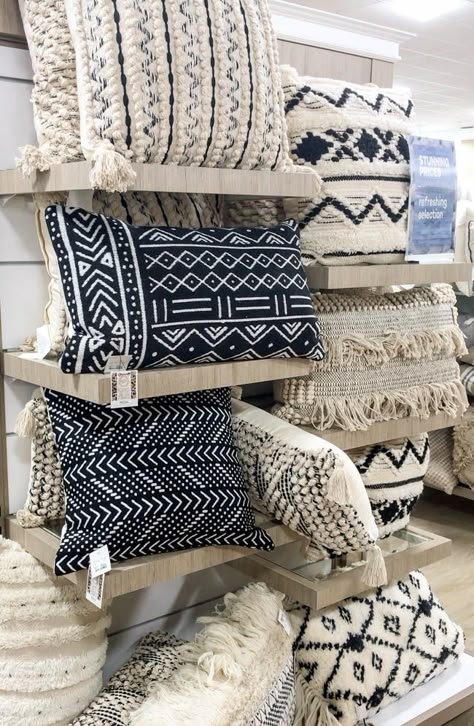 Textured Pillows, Sofa Design Ideas, Small Sectional Sofa, Pillows Living Room, Living Room Ideas Farmhouse, Winter Retreat, Textured Throw Pillows, Throw Pillows Living Room, Pillow Texture