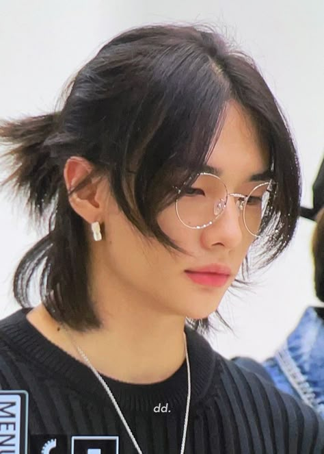 Skz Drawing Reference, Korean Hair Trends, Top Styles For Women, People With Glasses, Hyunjin Photoshoot, Nerd Glasses, Korean Hair, Straykids Hyunjin Photoshoot, Cool Glasses