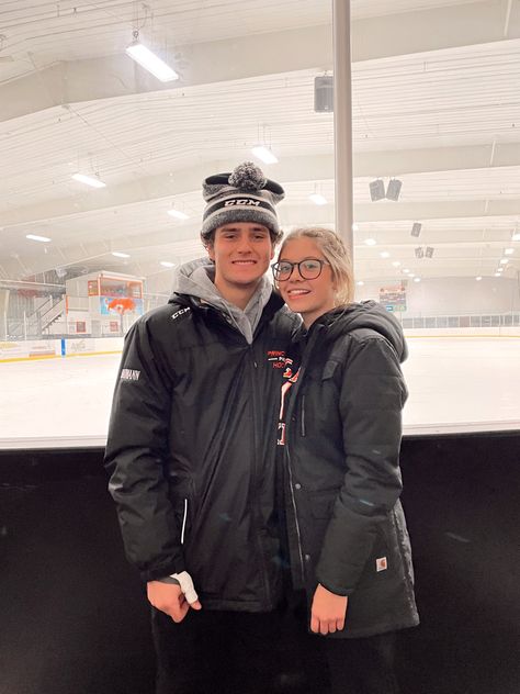 Hockey Gf Outfit, Hockey Girlfriend Outfits, Hockey Couples, Hockey Couple, Insta Trends, Hockey Wag, Nhl Wife, Tiktok Couple, I Want A Bf