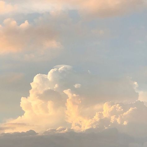 sky Aesthetic Clouds, Cloud Icon, Light Blue Aesthetic, Fotografi Vintage, Spotify Covers, Pretty Sky, Sky And Clouds, Playlist Covers, Sky Aesthetic