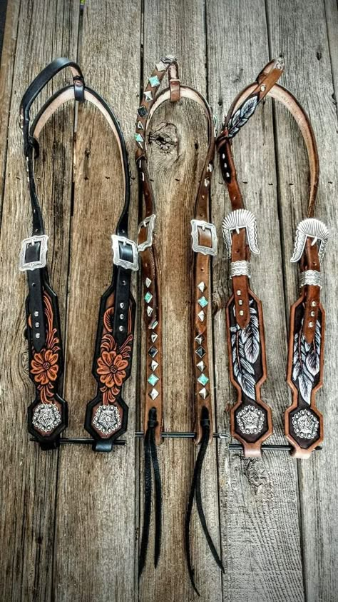 Western Horse Bridle, Horse Bridals Tack, Tack Sets Western, Bridles For Horses, Western Horse Tack Turquoise, Cute Horse Tack, Western Tack Sets, Horse Tack Western, Barrel Racing Tack Sets