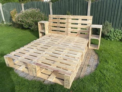 Bed With Side Tables, Crate Bed Frame, Palette Bed, Diy Bed Frame Easy, Wallpaper Bedroom Aesthetic, Pallet Bed Frame Diy, Bed Frame Diy, Wooden Pallet Beds, Wood Pallet Beds