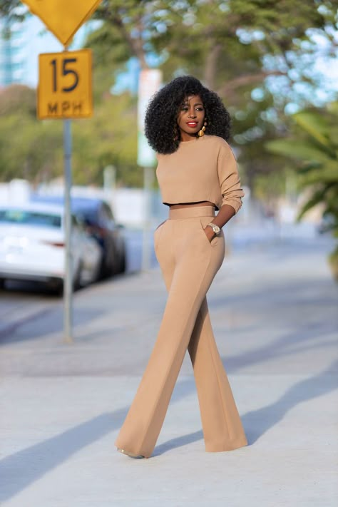 Pants And Long Sleeves Outfit, Long Pants Outfit Classy, Classy Professional Outfits Work Attire, High Waisted Slacks Outfit, 2023 Designer Fashion, Long Dress Work Outfit, High Waist Trousers Outfit Classy, Elegant Work Outfits Classy, High Waist Trousers Outfit