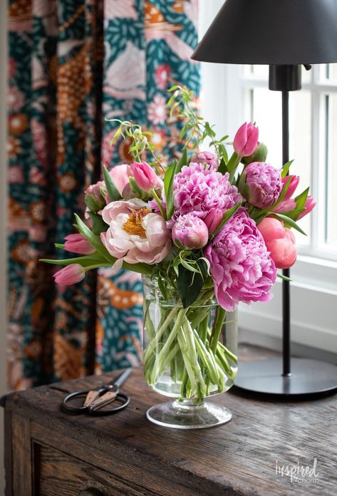 Peony Arrangements, Easy Flower Arrangements, Peony Flower Arrangements, Easter Bouquet, June Flower, Peony Arrangement, Peonies Season, Tulips Arrangement, Arrange Flowers