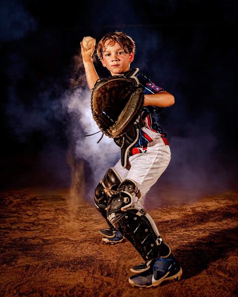 Youth Baseball Pictures Poses, Baseball Catcher Pictures, Baseball Media Day Poses, Baseball Photoshoot Ideas, Softball Media Day Poses, Softball Photoshoot, Baseball Portraits, Baseball Team Pictures, Baseball Poses