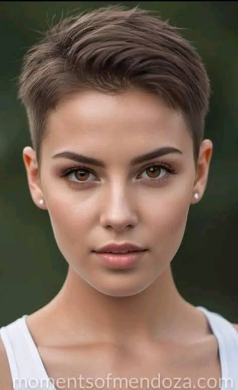 Pixie Long Top Short Sides, Garcon Haircut Woman Hair, Very Short Haircut For Women, Women Low Cut Hairstyles, Super Short Pixie Hair, Brunette Pixie Haircut, Super Short Bob, Very Short Haircuts For Women, Black Pixie Haircut