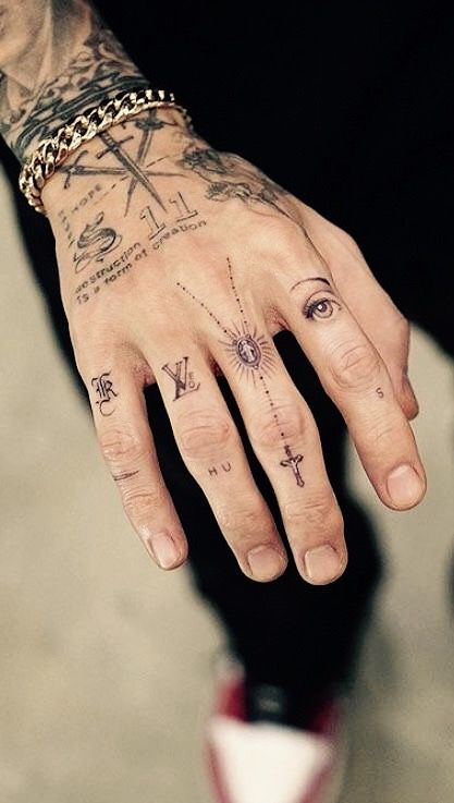 Man With Tattoos, Tato Minimal, Hand And Finger Tattoos, Wrist Tattoos For Guys, Cool Small Tattoos, Small Hand Tattoos, Small Tattoos For Guys, Hand Tattoos For Guys, Tattoo Sleeve Designs