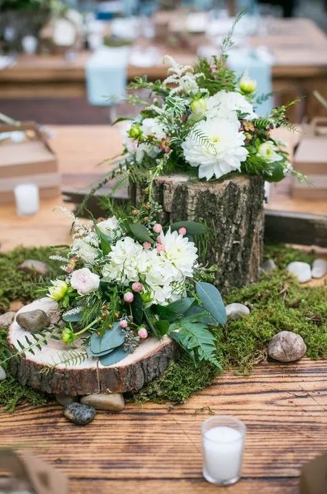 Woodland Wedding Florals, Woodland Table Decor Wedding, Table Decorations Forest Theme, Woodland Fairy Centerpieces, Forest Table Centerpieces, Moss And Flowers Centerpieces, Solowood Flowers, Forest Wedding Table Decorations, Wood And Flower Centerpieces