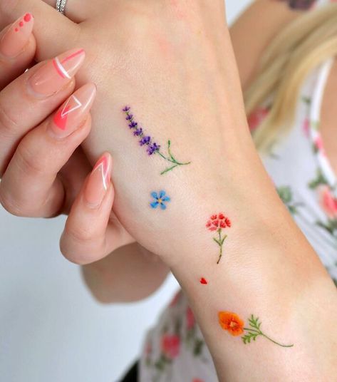 Colorful Tatoos Woman, Tiny Color Tattoos, Wrist Flower Tattoo, Small Color Tattoo, Small Colorful Tattoos, Hand And Finger Tattoos, Palm Tattoos, Handpoke Tattoo, Small Flower Tattoos