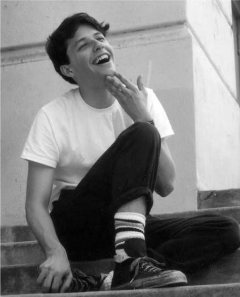 Such a sweet pic of Jon Cryer during filming of Pretty in Pink - Duckie Dale <3 John Cryer, Duckie Dale, Two And Half Men, Jon Cryer, 80s Boys, Brat Pack, Matthew Broderick, 80s Men, John Hughes