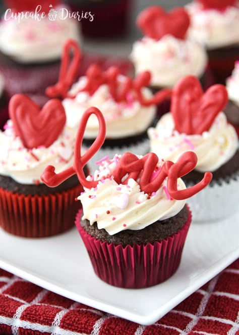 Share the love this Valentine's Day with a chocolate cupcake! "Love" Cupcakes are the perfect way to treat your valentine. Deco Cupcake, Valentine Cupcakes, Cupcake Diaries, Cupcakes Design, Valentines Baking, Valentine Day Cupcakes, Valentine Desserts, Valentines Cupcakes, Valentines Day Cakes