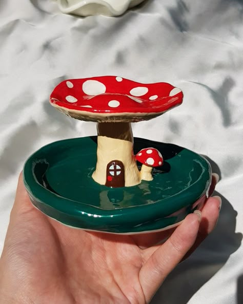 @jenabyjena on Instagram Clay Aesthetic Ideas, Clay Aesthetic, Mushroom Clay, Clay Mushroom, Jewellery Dish, Sculpture Art Clay, Clay Inspo, Tanah Liat, Clay Diy Projects