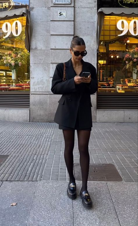 Black Loafers Outfit, Blazer Dress Outfits, Black Blazer Outfit, Loafers Outfit, Fest Outfits, Blazer Outfit, Paris Outfits, Looks Street Style, Blazer Outfits