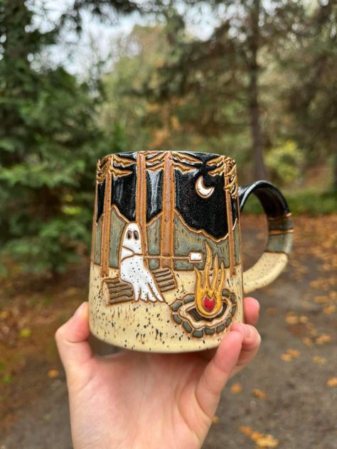 Spooky Pottery Painting Ideas, Fall Mug Painting Ideas, Painted Pottery Halloween, Ceramic Ghost Painting Ideas, Halloween Pottery Mug Ideas, Spooky Mugs Diy, Pottery Sgraffito, Traditional Pottery, Glaze Combos