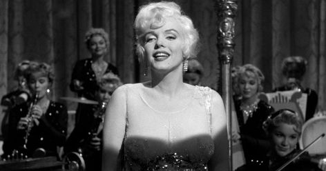 After 30 years as the film critic for Entertainment Tonight, Maltin has put together his list of the 16 definitive, greatest movies of the 1950s. 1950s Movies, Marilyn Monroe Movies, Marilyn Dress, Best Films, Vintage Hollywood Glamour, Some Like It Hot, Entertainment Tonight, Top Movies, Blonde Bombshell