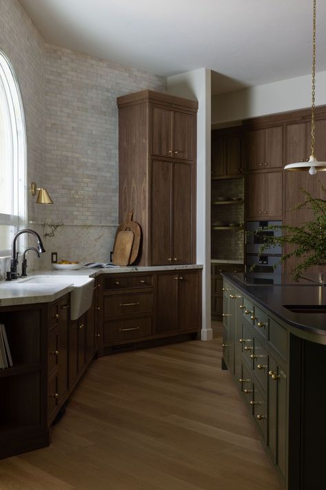 Spanish Revival Kitchen, California Design Interior, Walnut Kitchen Cabinets, Moody Kitchen, Brown Kitchen Cabinets, Dark Wood Kitchens, Walnut Kitchen, Brown Cabinets, Dark Kitchen