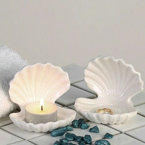 Clam Clay Sculpture, Clay Candle Holders Aesthetic, Sea Shell Ceramics, Ocean Themed Pottery, Shell Ceramics, Clay Seashell, Diy Air Dry Clay, Clay Diy Projects, Diy Ceramic