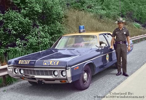 West Virginia State Police | B&W Photo I colorized | Flickr Security Vehicles, Us Police Car, Vintage Police, Old Police Cars, Old American Cars, Cop Cars, Bike Engine, Blue Lights, Highway Patrol